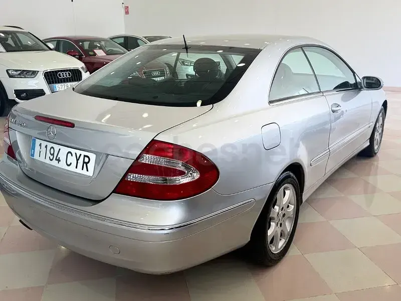 Usado Mercedes CLK320 Elegance 218 CV (160 kW) 2004 Gris / plata Coupe
