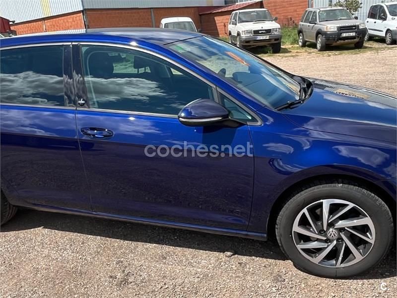 Usado VW Golf VII Advance 150 CV (110 kW) 2018 Azul Berlina