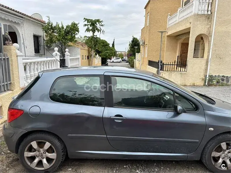 Usado Peugeot 307 110 CV (80 kW) 2007 Gris / plata Berlina