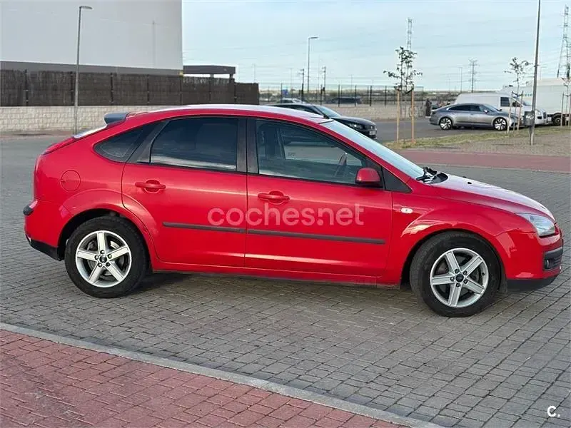 Usado Ford Focus Trend 115 CV (84 kW) 2007 Rojo Berlina