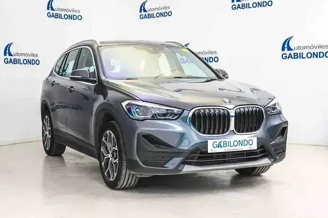 Usado BMW X1 Comfort Edition 136 CV (100 kW) 2022 Gris SUV