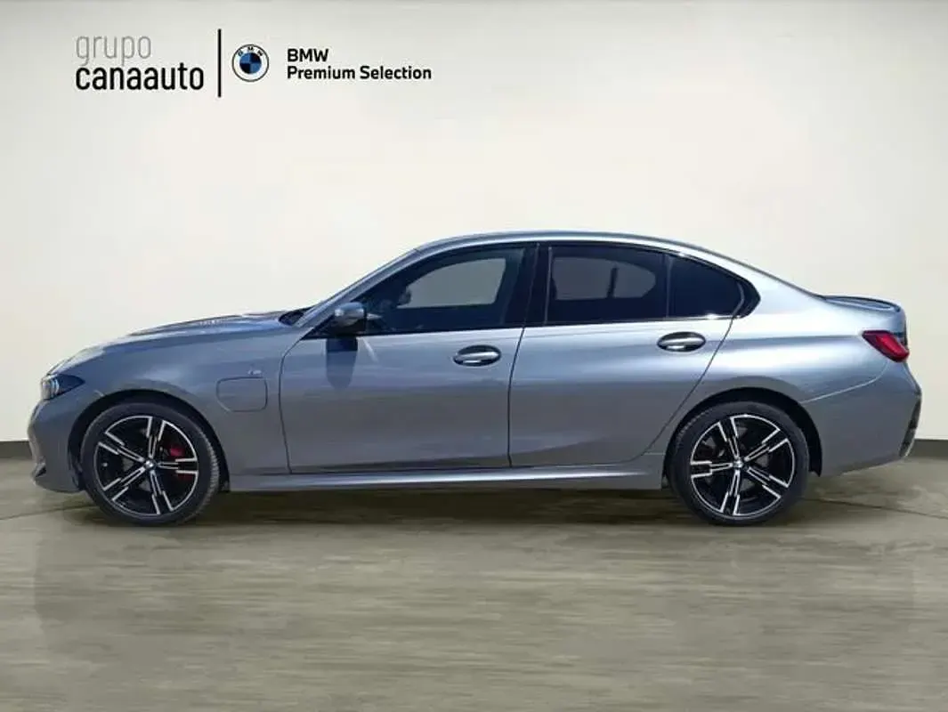 Usado BMW 330e Comfort Edition 292 CV (214 kW) 2025 Gris Berlina