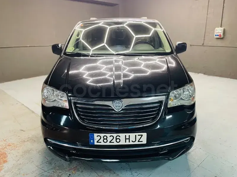 Usado Lancia Voyager Gold 163 CV (119 kW) 2012 Negro Monovolumen