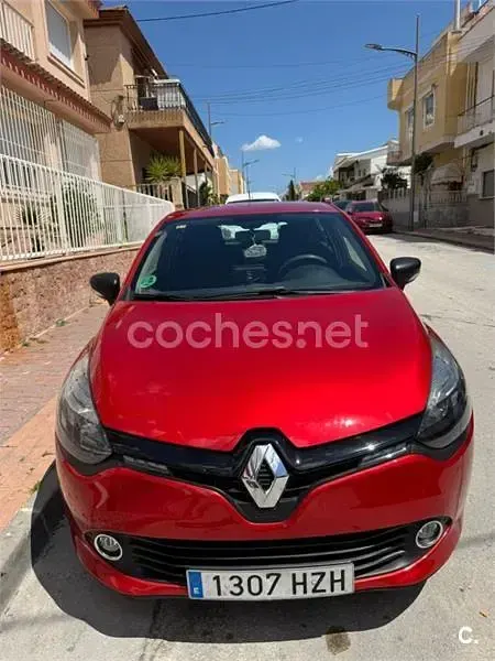 Usado Renault Clio IV Business 75 CV (55 kW) 2014 Rojo Berlina