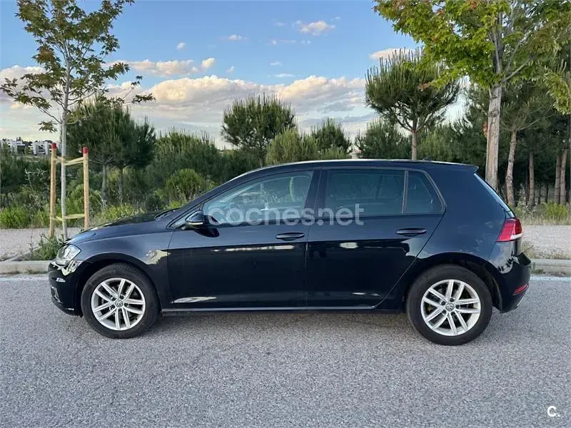 Usado VW Golf VII Advance 125 CV (91 kW) 2017 Negro Berlina