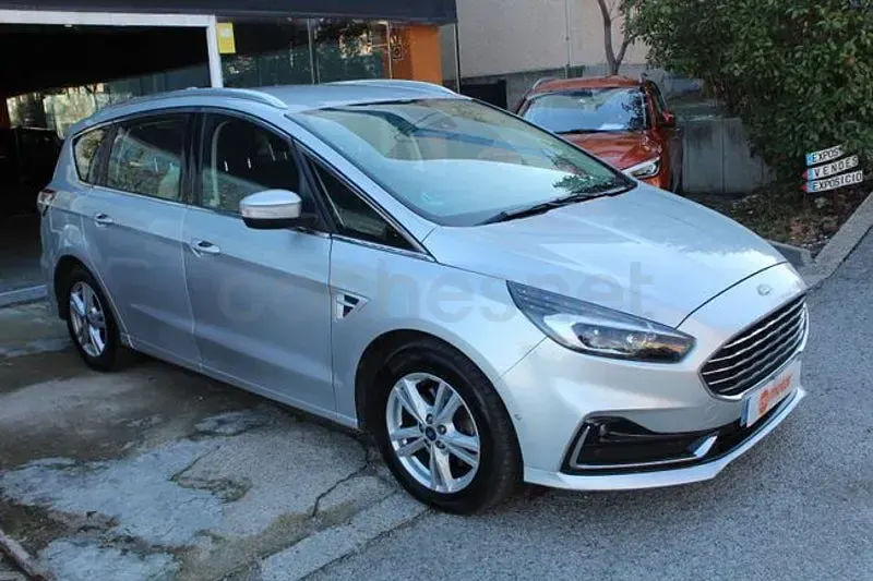 Usado Ford S-MAX Titanium 190 CV (139 kW) 2023 Gris / plata Monovolumen