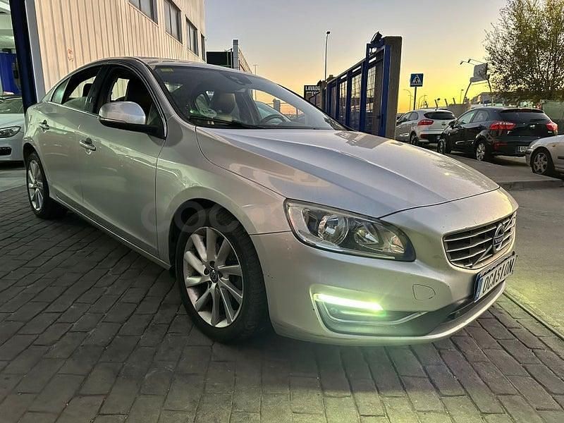 Usado Volvo S60 Kinetic 136 CV (100 kW) 2015 Gris / plata Berlina