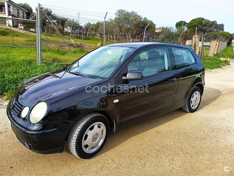 Usado VW Polo Trendline 75 CV (55 kW) 2004 Negro Utilitario