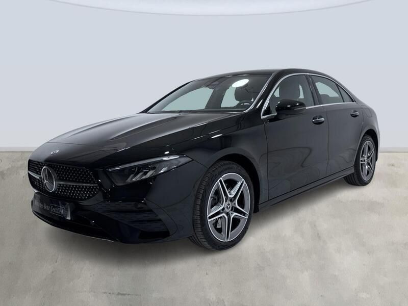 Negro Usado 2024 Mercedes A160 Berlina | 36.900 € (Un poco caro) - Imagen 1/4