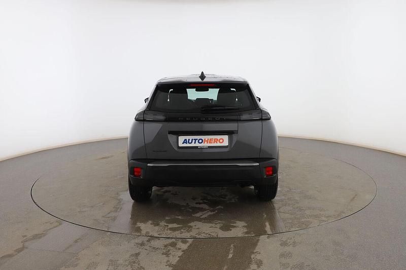 Usado Peugeot 2008 Active 101 CV (74 kW) 2024 Gris SUV