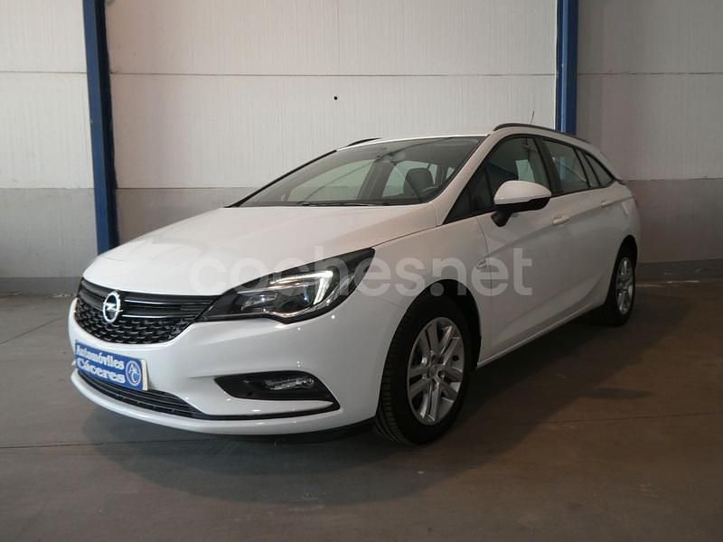 Blanco Usado 2018 Opel Astra Business Familiar | 9900 € (Precio justo) - Imagen 1/4