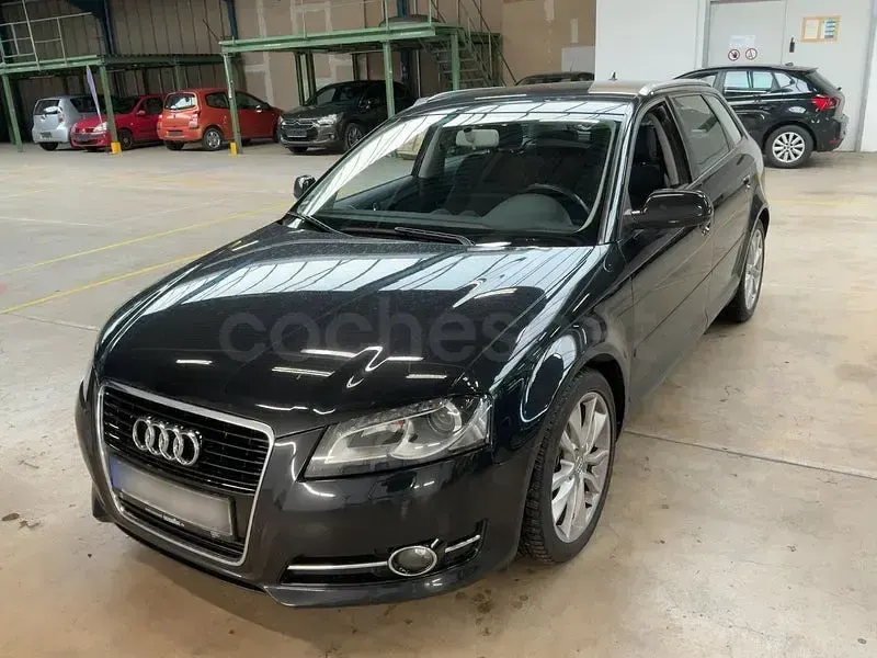 Usado Audi A3 Ambition 140 CV (102 kW) 2011 Negro Utilitario