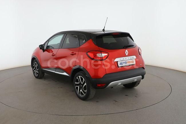 Usado Renault Captur XMOD 121 CV (88 kW) 2016 Rojo SUV