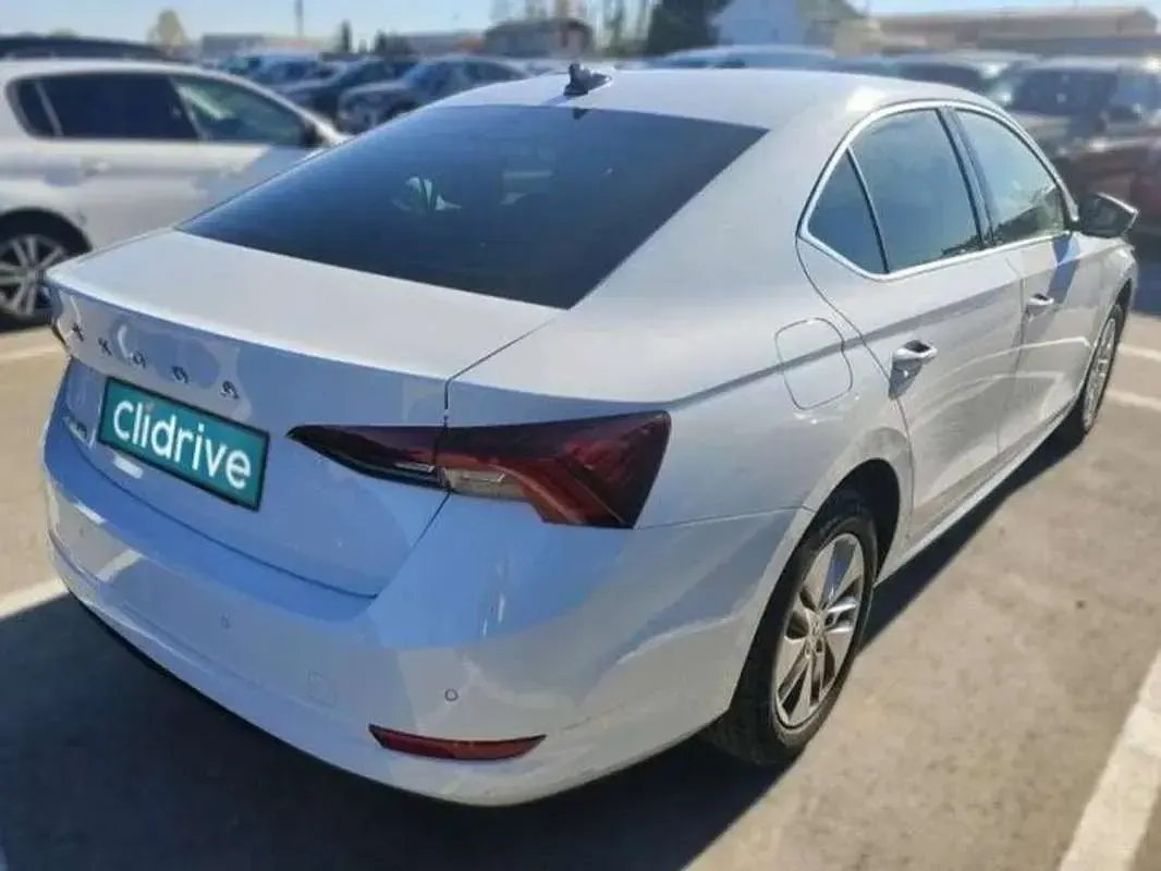 Usado Skoda Octavia Ambition 116 CV (85 kW) 2023 Blanco Utilitario