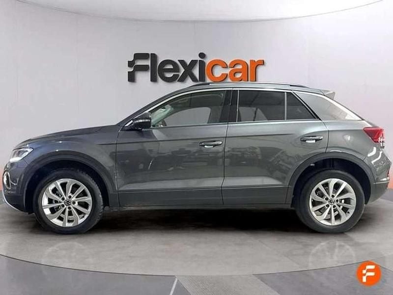 Usado VW T-Roc 116 CV (85 kW) 2024 Gris SUV