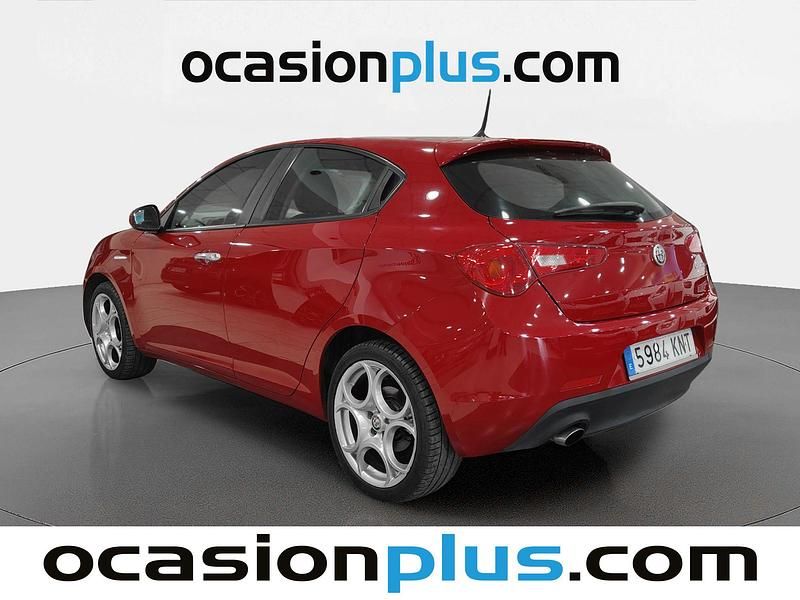 Usado Alfa Romeo Giulietta Super 120 CV (88 kW) 2018 Rojo Utilitario