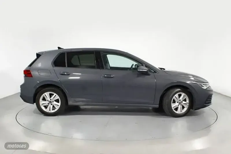 Usado VW Golf VIII Life 110 CV (80 kW) 2022 Gris Berlina