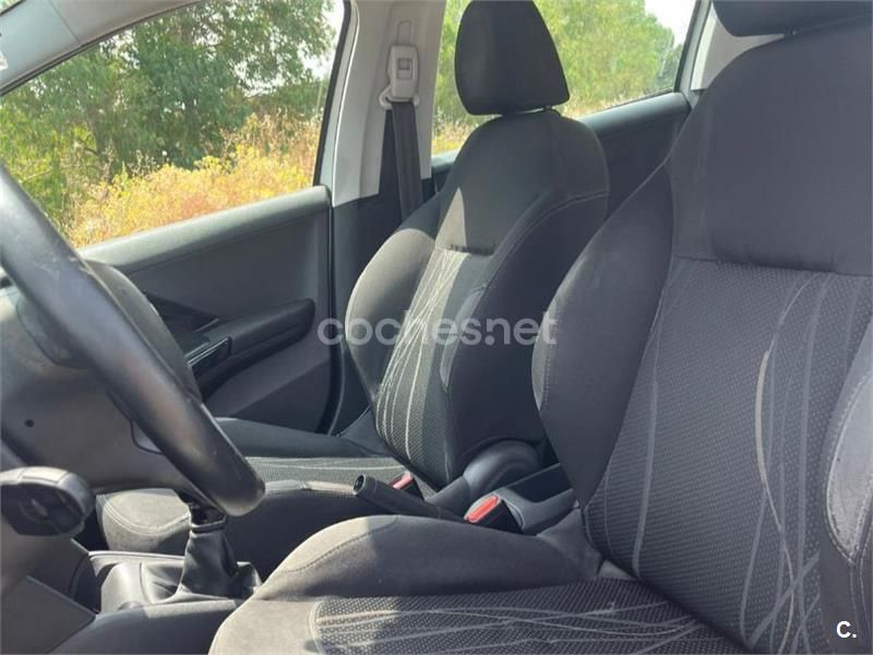 Blanco Usado 2013 Peugeot 208 Active Utilitario | 4000 € (Precio justo) - Imagen 1/4