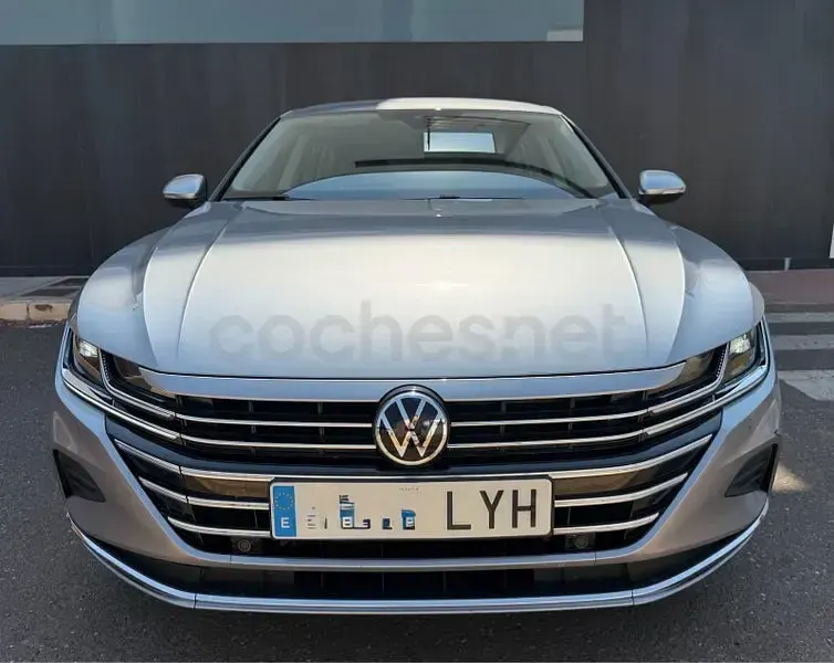 Usado VW Arteon Elegance 150 CV (110 kW) 2022 Gris / plata Familiar