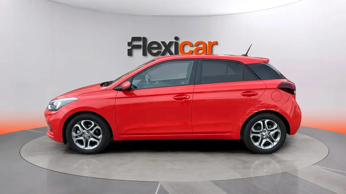 Usado Hyundai i20 100 CV (73 kW) 2018 Rojo Berlina