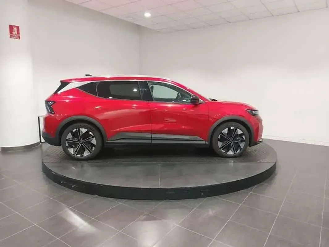 Usado Renault Megane E-Tech Techno 160 kW (218 CV) 2025 Rojo SUV