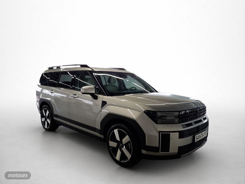 Plateado Usado 2024 Hyundai Santa Fe Style SUV | 56.900 € - Imagen 1/4