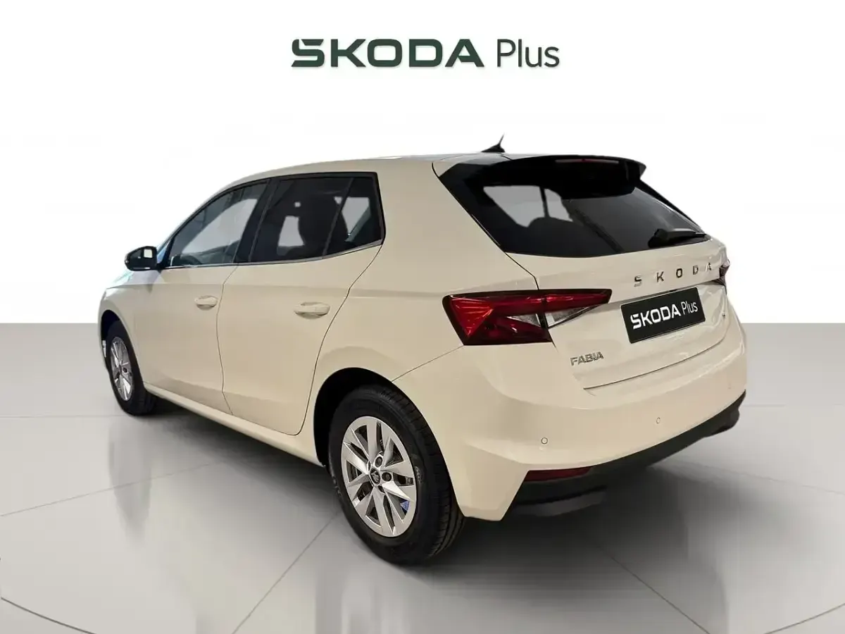 Nuevo Skoda Fabia Selection 95 CV (69 kW) 2025 Blanco Utilitario