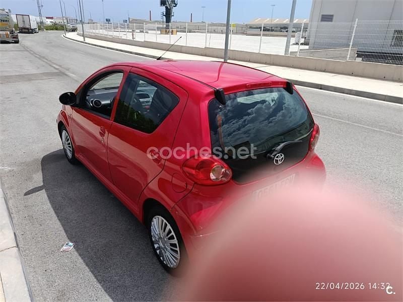 Occasion Toyota Aygo 54 PK (39 kW) 2007 Rood Hatchback