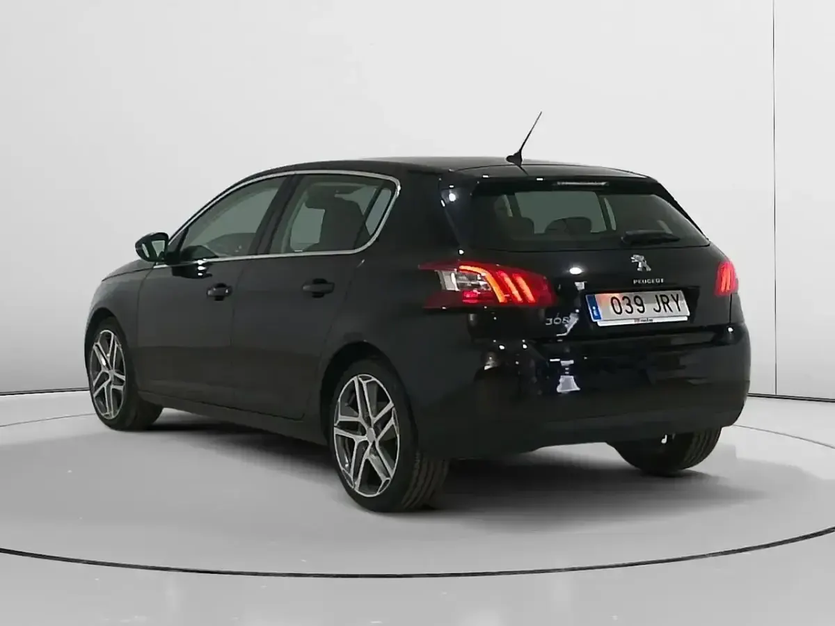 Usado Peugeot 308 Allure 130 CV (95 kW) 2016 Negro Berlina