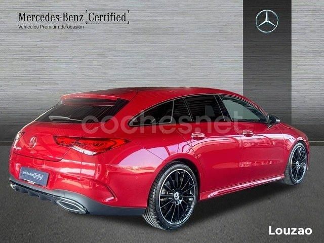 Usado Mercedes CLA200 Shooting Brake 150 CV (110 kW) 2024 Granate Familiar