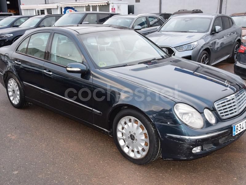 Usado Mercedes E270 Elegance 177 CV (130 kW) 2003 Azul Berlina