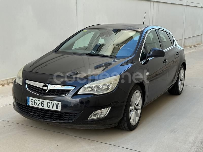 Negro Usado 2010 Opel Astra Cosmo Berlina | 3990 € (Buen precio) - Imagen 1/4