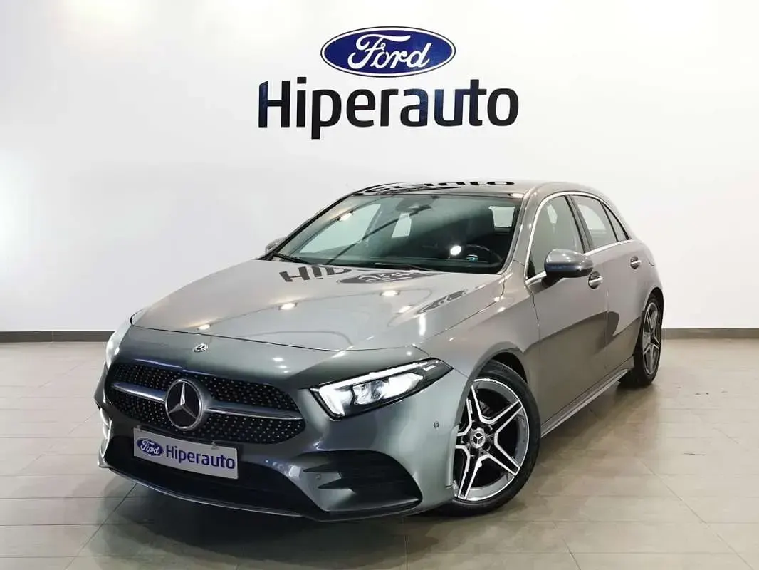 Usado Mercedes A180 116 CV (85 kW) 2019 Gris Utilitario