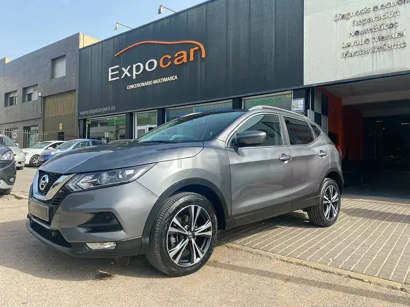 Usado Nissan Qashqai N-TEC 140 CV (102 kW) 2020 Gris / plata SUV