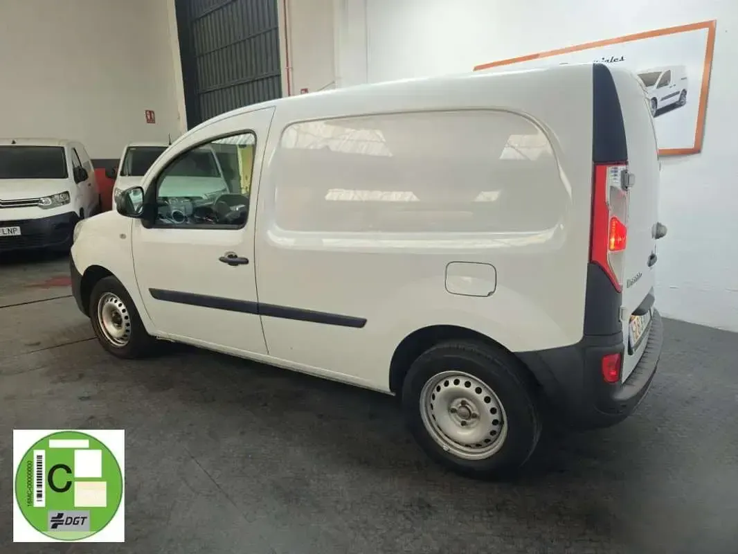 Usado Renault Kangoo 75 CV (55 kW) 2018 Blanco Monovolumen