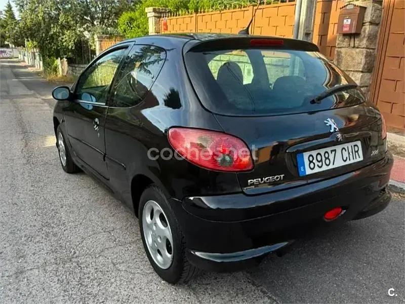 Usado Peugeot 206 75 CV (55 kW) 2003 Negro Berlina