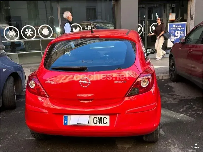 Usado Opel Corsa Essentia 75 CV (55 kW) 2010 Rojo Utilitario