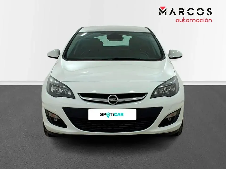 Usado Opel Astra Selective 140 CV (102 kW) 2015