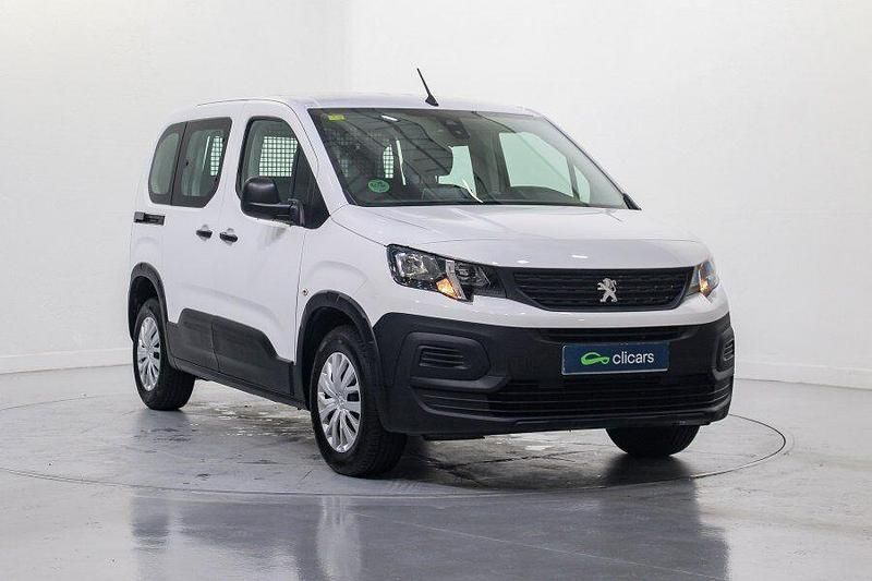 Usado Peugeot Rifter Active 130 CV (95 kW) 2021 Blanco Monovolumen