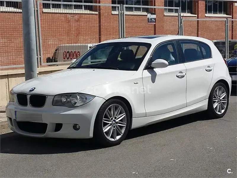 Usado BMW 118 122 CV (89 kW) 2006 Blanco Utilitario
