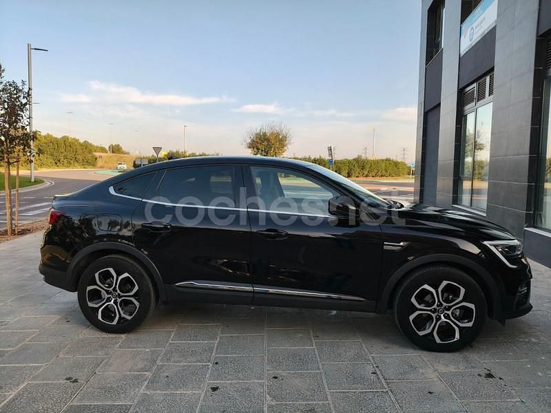 Usado Renault Arkana Techno 145 CV (106 kW) 2022 Negro SUV