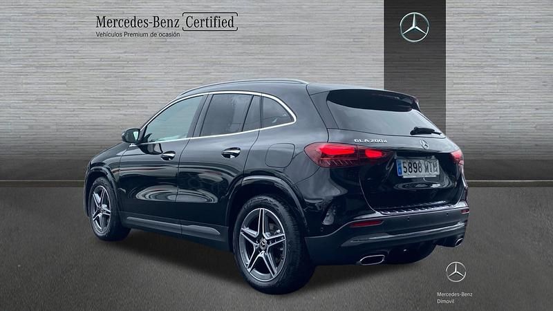 Usado Mercedes GLA200 AMG line 150 CV (110 kW) 2024 Negro cosmos SUV