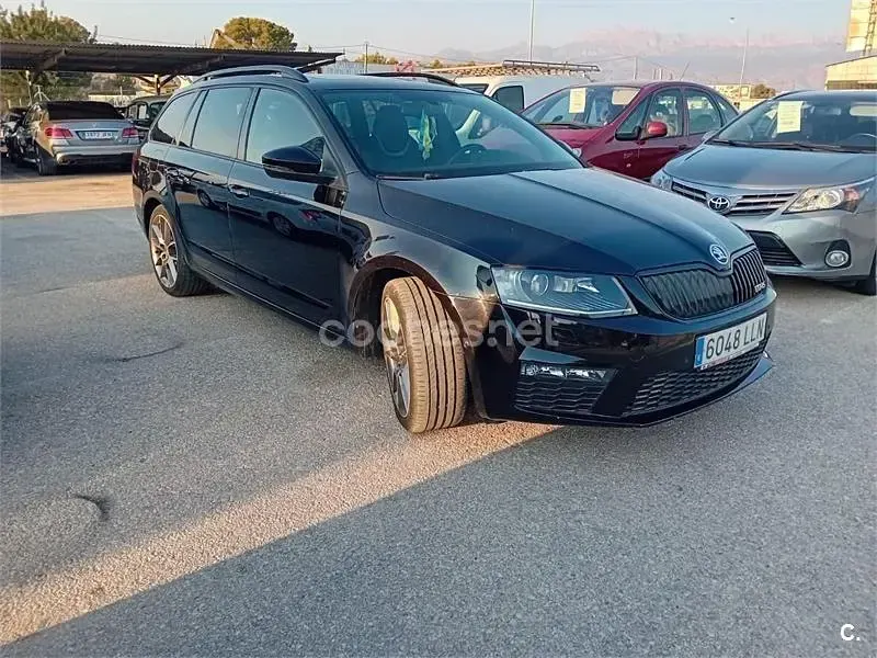Usado Skoda Octavia RS 184 CV (135 kW) 2014 Negro Familiar