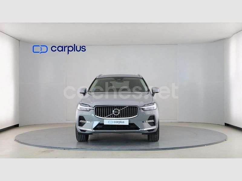 Usado Volvo XC60 Core 350 CV (257 kW) 2024 Platinum grey metalizado SUV