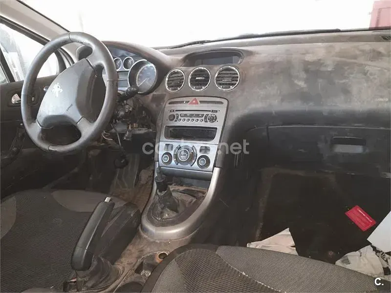 Usado Peugeot 308 120 CV (88 kW) 2008 Gris / plata Berlina