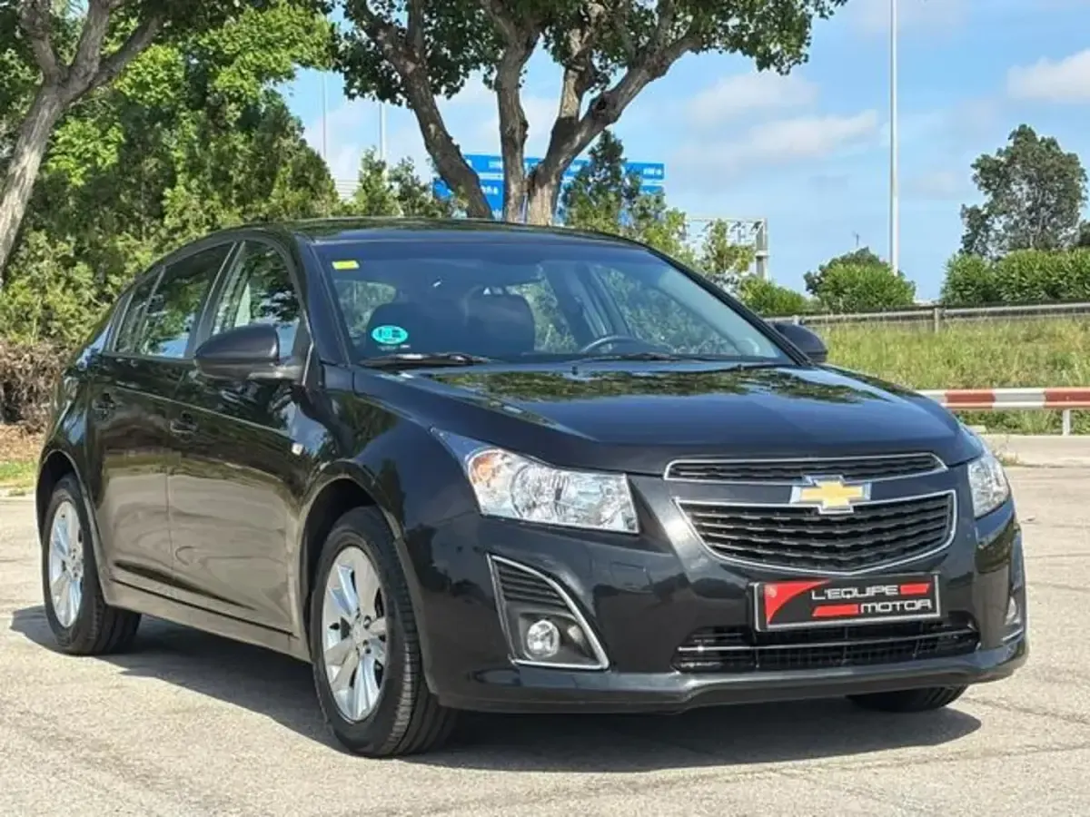 Usado Chevrolet Cruze LT 124 CV (91 kW) 2013 Negro Utilitario