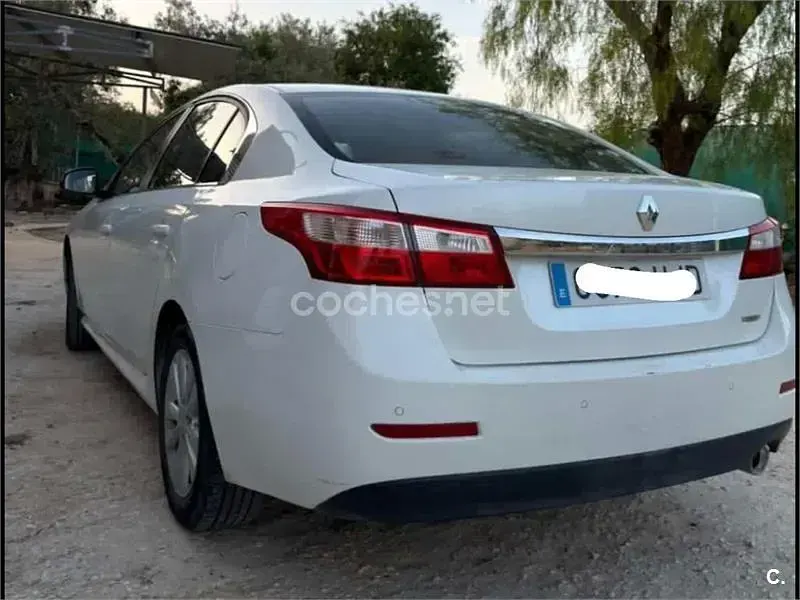 Usado Renault Latitude Privilege 150 CV (110 kW) 2012 Blanco Berlina