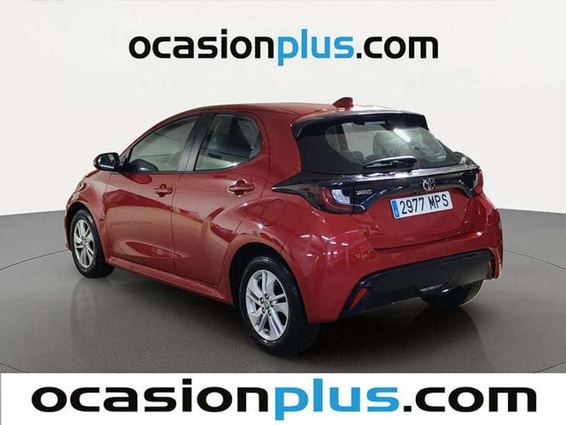 Usado Toyota Yaris Edition 125 CV (91 kW) 2024 Rojo Utilitario