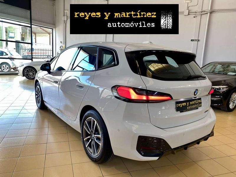 Usado BMW 218 Active Tourer Sport Line 150 CV (110 kW) 2023 Blanco Monovolumen