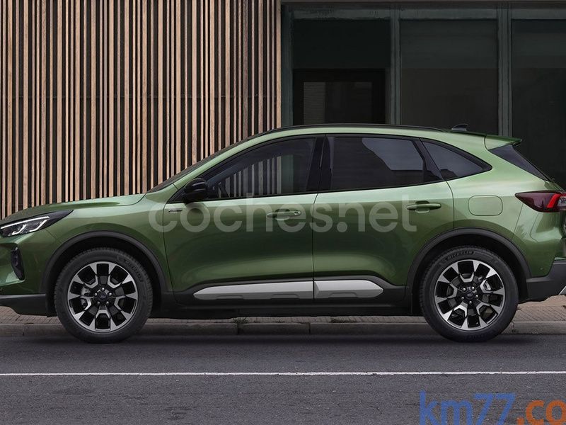 Usado Ford Kuga ST-Line 243 CV (178 kW) 2024 Verde SUV